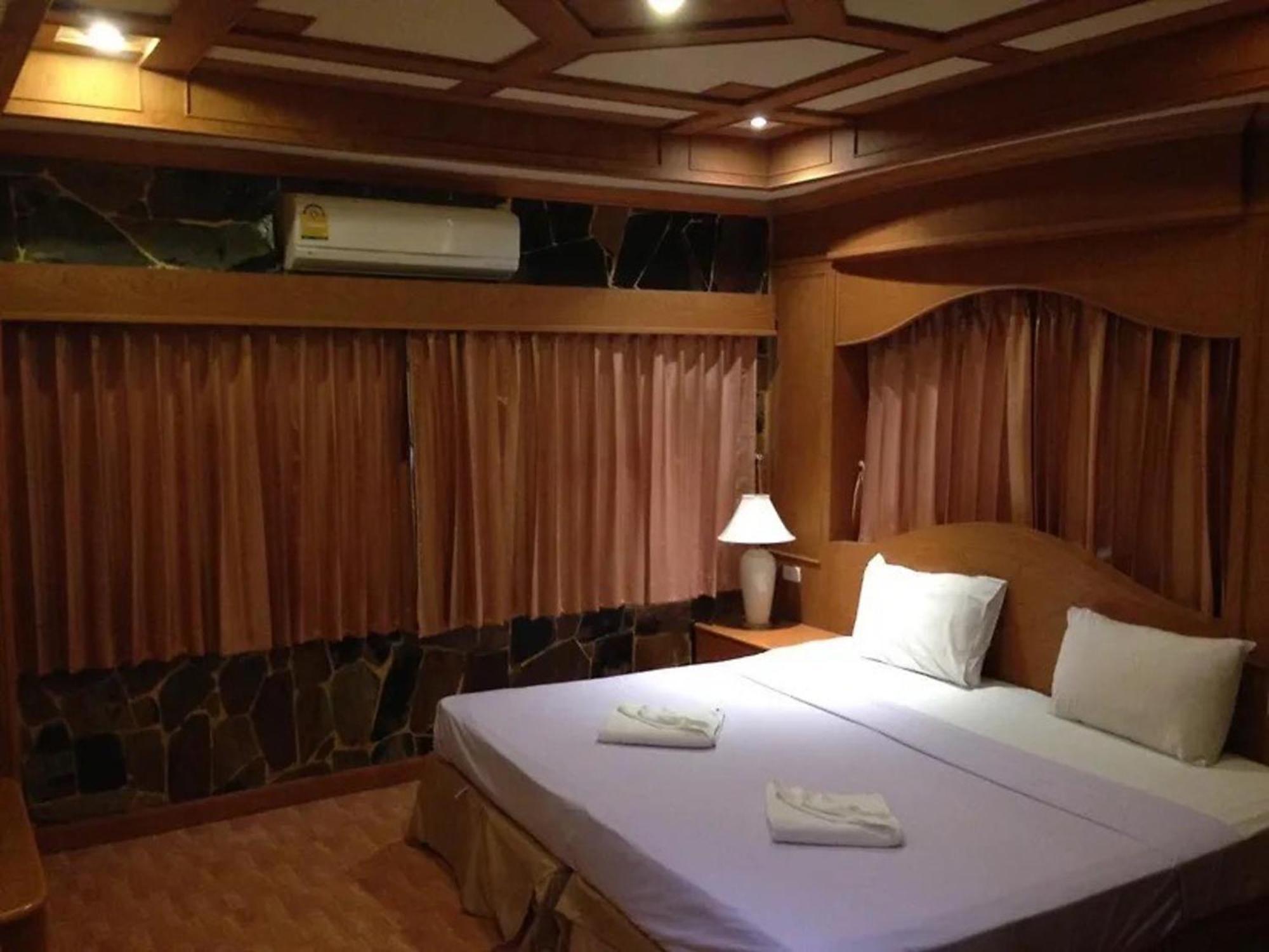 Patong Rockshore Hotel 2*