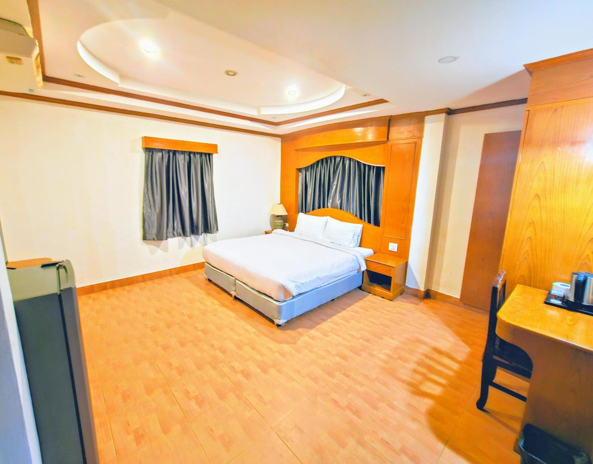 Hotel Patong Rockshore 2*